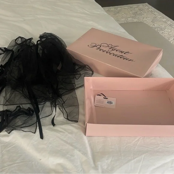 Agent Provocateur Edita Set | 32B Bra + Size 2 Thong Garter Babydoll | NWOT - Picture 4 of 8